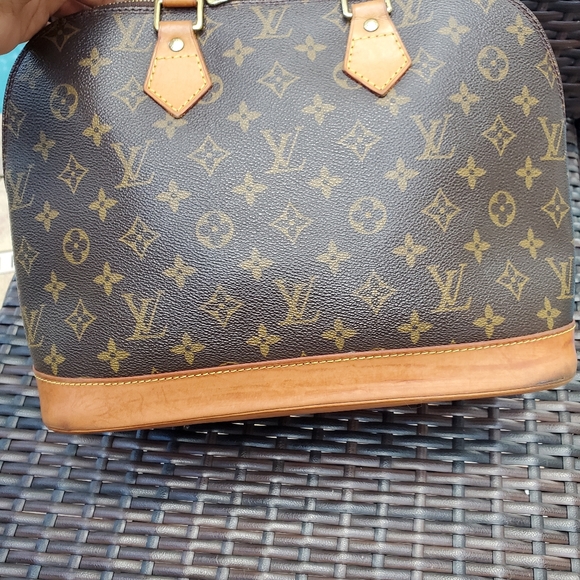 authentic louis vuitton alma pm - Picture 3 of 16